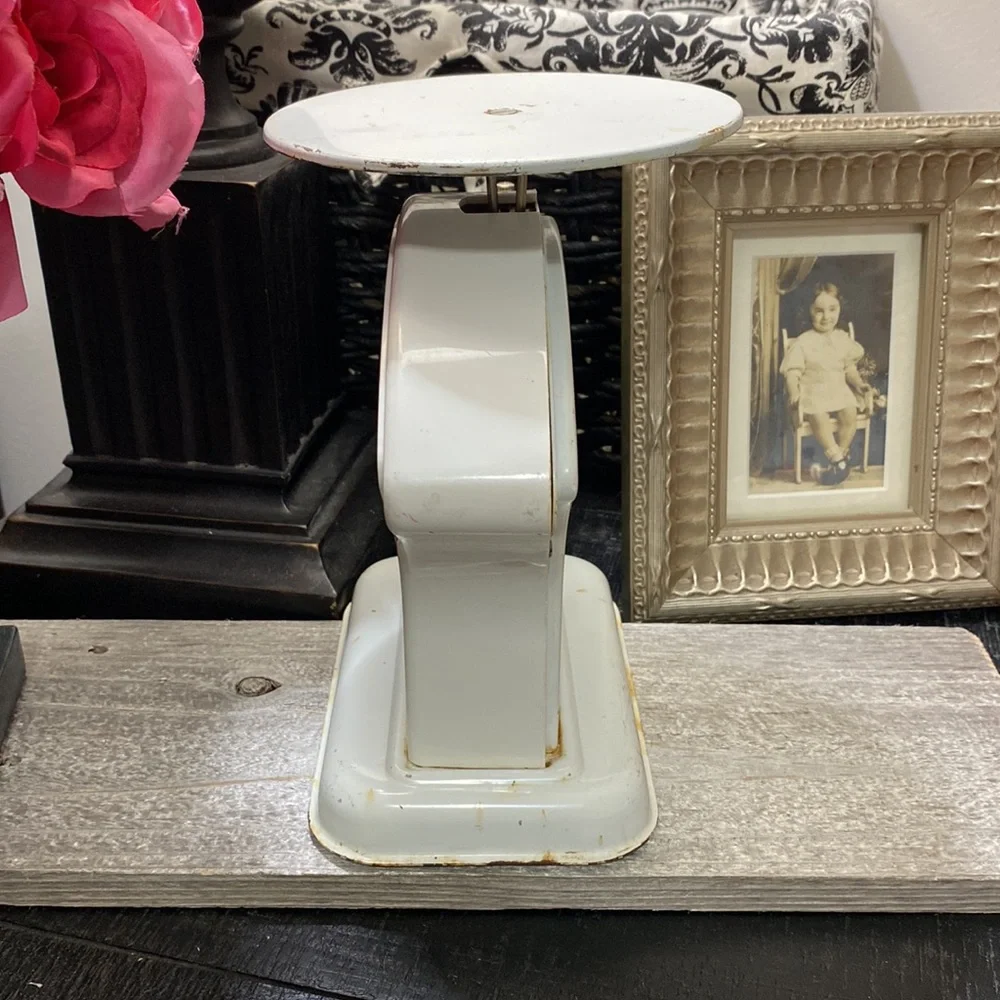 Culinary Persinware Vintage White Kitchen Scale!
